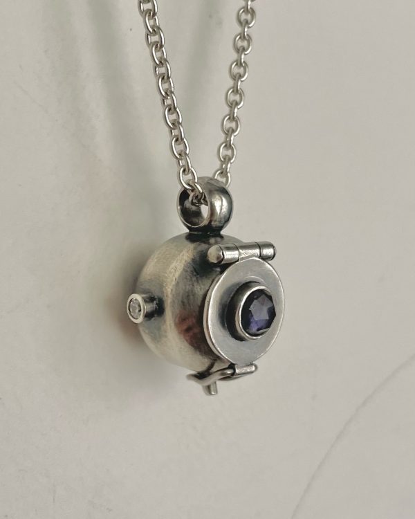 Sur commande : Locket Ball