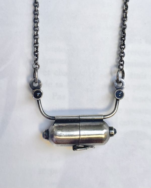 Collier-Locket Capsule